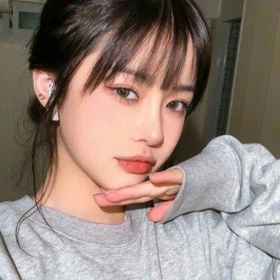 赤裸并存在著海报